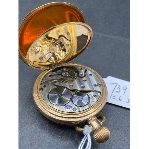 739 - A gents gilt hunter pocket watch with seconds dial W/O