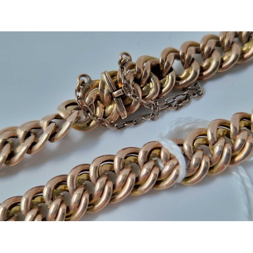 82 - A FLAT CURB LINK BRACELET WITH CONCEALED CLASP, 9ct, 7 inch, 14.9 g