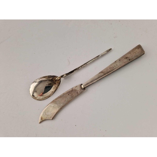 871 - A sterling silver mounted butter knife and a small spoon