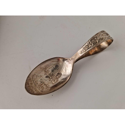 901 - A child's boxed spoon and pusher decorated with Little Miss Muffat, Birmingham 1962, 34g