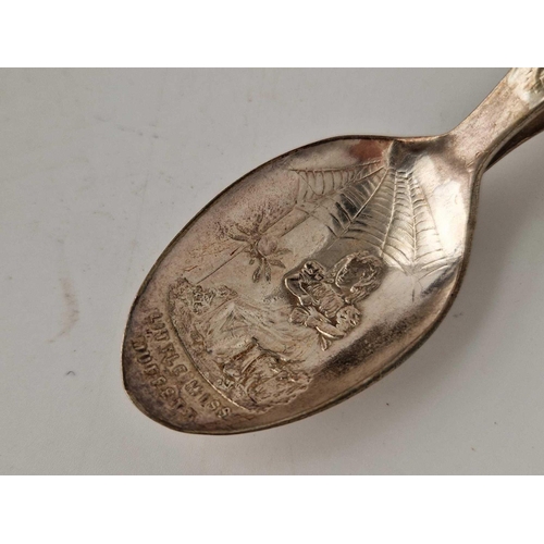 901 - A child's boxed spoon and pusher decorated with Little Miss Muffat, Birmingham 1962, 34g