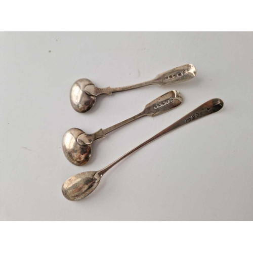 929 - A pair of Exeter fiddle pattern salt spoons,1869 by TS and a London spoon 1806, 36 g