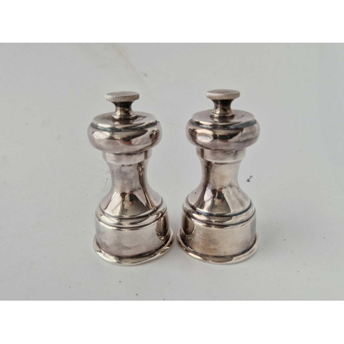 936 - A pair of pepper mills with with wasted bodies, 3.5 inches high, Sheffield 1920 by M&W