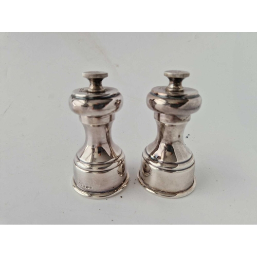 936 - A pair of pepper mills with with wasted bodies, 3.5 inches high, Sheffield 1920 by M&W