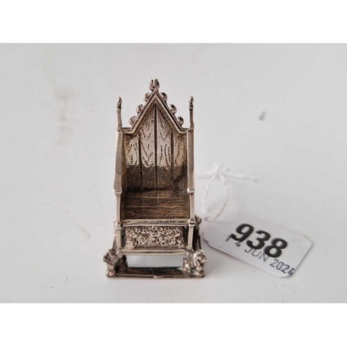 938 - An unusual menu stand in the form of a Coronation Chair, 2 inches high, London 1901 by CS/ FS