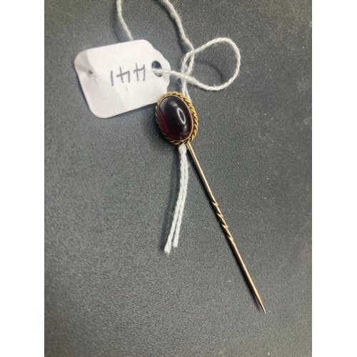 441 - A early Victorian garnet set carbuncle stick pin with rope twist decoration and screw top 18ct gold