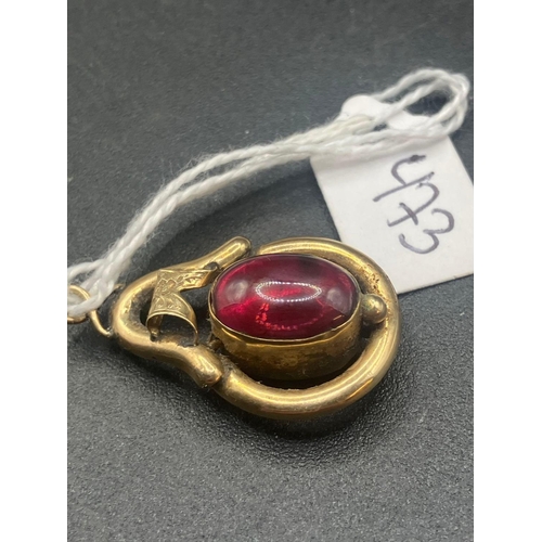 473 - A antique cabochon garnet and gold pendant 3.8 g