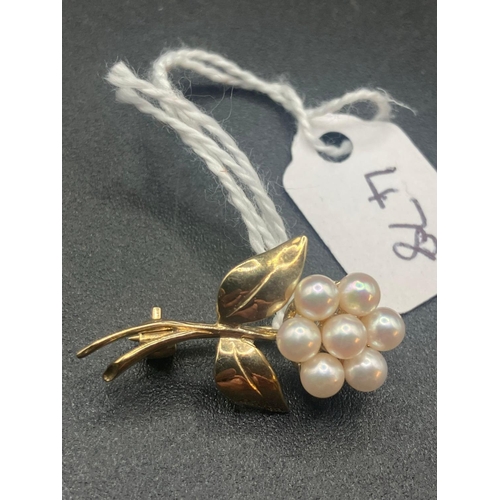 478 - A pearl flower brooch 9ct 2.8 g