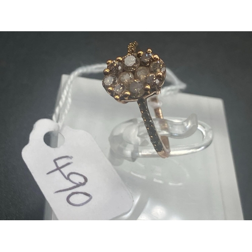 490 - A diamond cluster ring, 9ct, 2.4 g