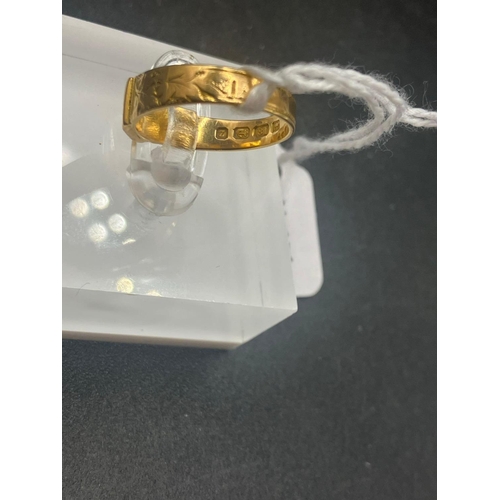 497 - A fancy 18ct gold ring, size K, 2.7 g