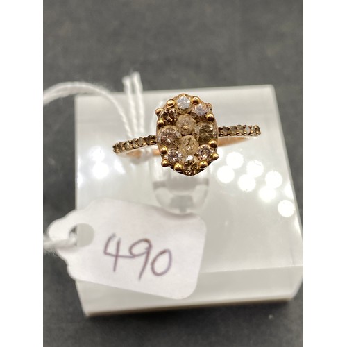 490 - A diamond cluster ring, 9ct, 2.4 g