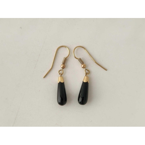 100 - A pair of onyx drop earrings 9ct