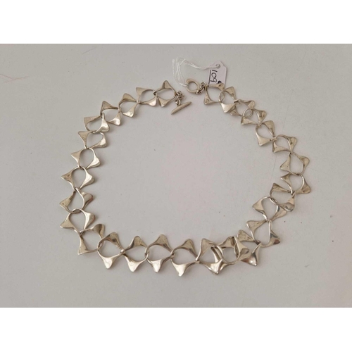 109 - A silver designer necklace 21 inch 48 gms