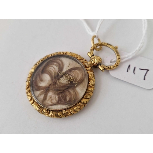 117 - A Georgian cased memorial pendant with glazed centre compartment 15ct gold