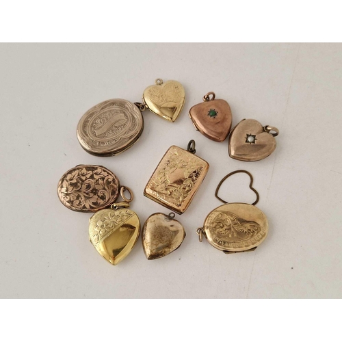 128 - A quantity of assorted lockets