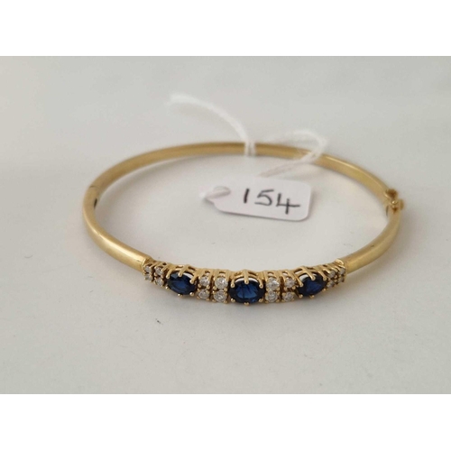 154 - A PRETTY DIAMOND AND SAPPHIRE BANGLE 18CT GOLD 15 g BOXED