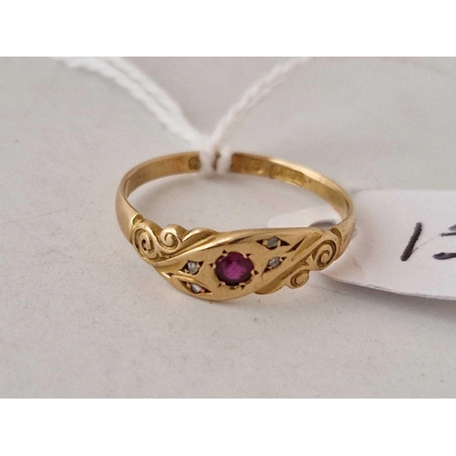 157 - An antique 1904 gem set 18ct gold gypsy ring size M 1.8g