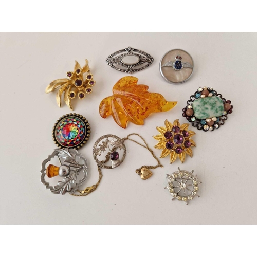 166 - 10 x vintage brooches