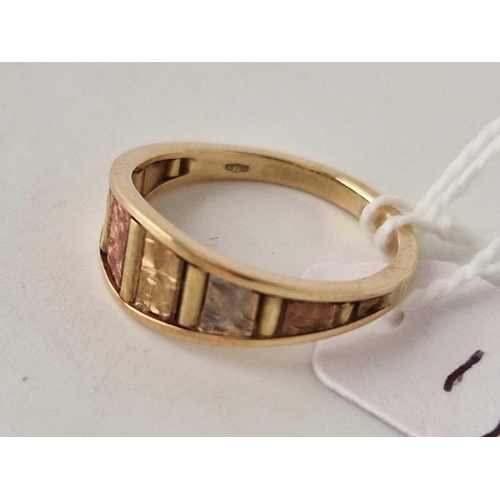 17 - A three colour fancy gold ring 9ct size N 2.7 gms