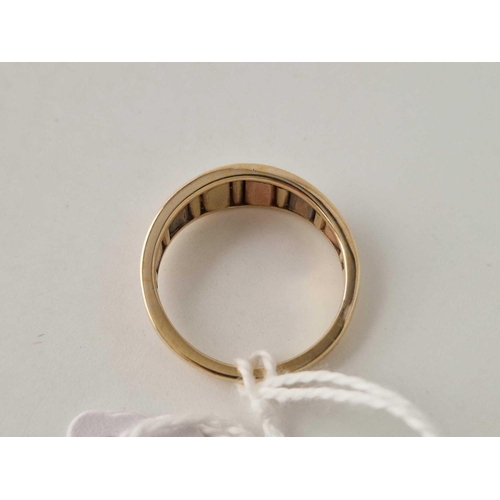 17 - A three colour fancy gold ring 9ct size N 2.7 gms