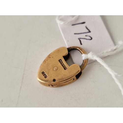 172 - A heart shaped padlock clasp 15ct gold 3 gms