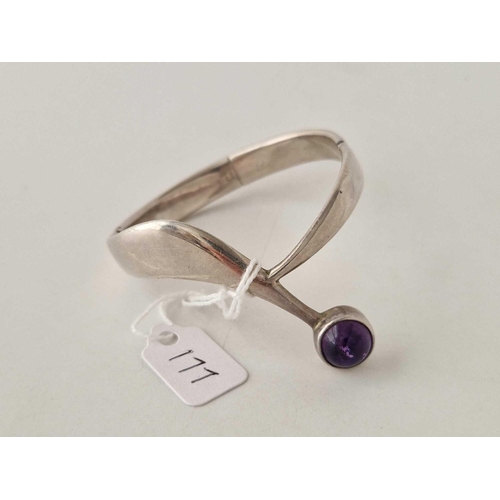 177 - A silver cabochon hinged bracelet