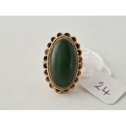 24 - A LARGE OVAL GENTS JADEITE PANEL RING 14CT GOLD SIZE O 7.4 GMS