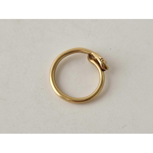 39 - A ANTIQUE GOLD SNAKE SPLIT RING