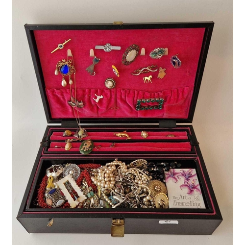 61 - A very large vintage jewellery box with a lot of jewellery items