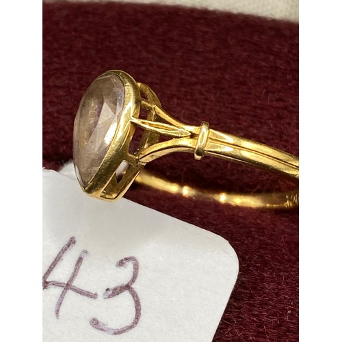 43 - A quartz tear drop shaped ring 18ct gold size O 2.7 gms