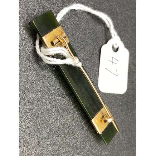 47 - A Nephrite bar brooch 9ct 5.8 gms