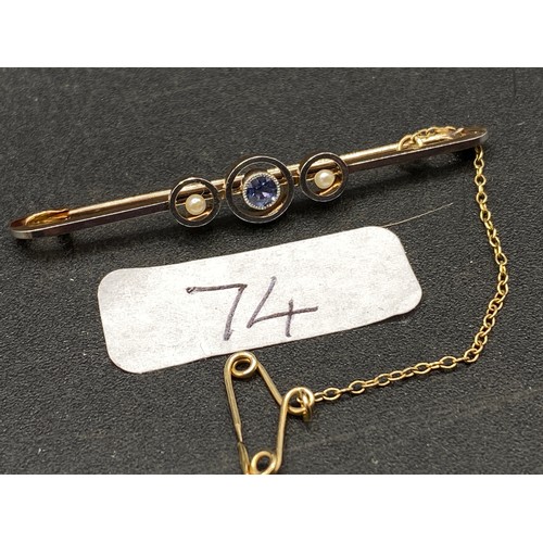 74 - Vintage sapphire and pearl bar brooch in 18ct & platinum  3.5g