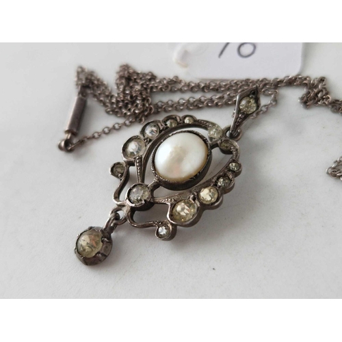 10 - An attractive Art Nouveau silver necklace set with paste and pearls, 17 inch