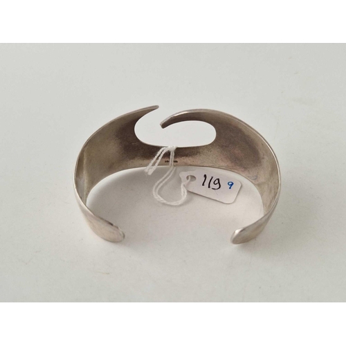 119 - A heavy silver gauge modern cuff bangle, 45 g