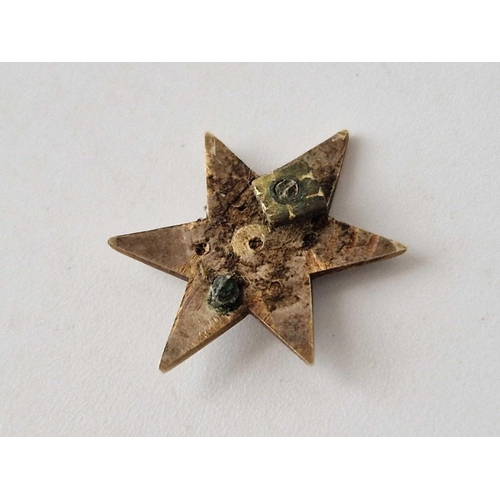 121 - A antique star shaped pin with pearls and enamel, 18ct