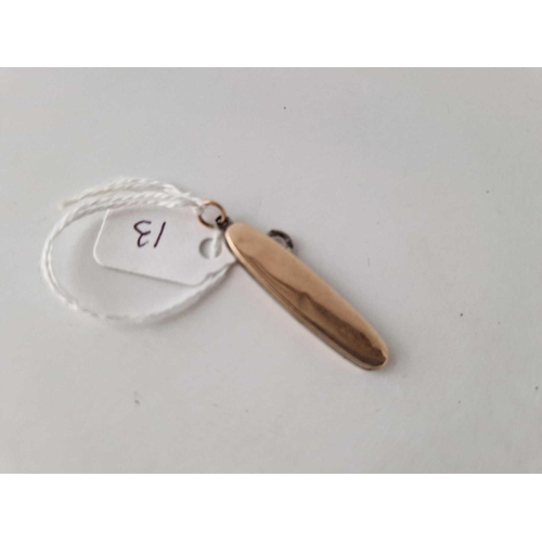 13 - A 9ct button hook