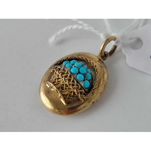 138 - A VICTORIAN GOLD PENDANT SET WITH TURQUOISE DESIGNED AS A BASKET OF FLOWERS