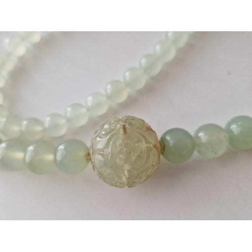 170 - A long jade bead necklace approx. 32 inch 133 gms