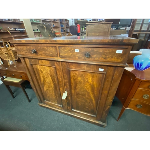 1708 - A good quality mahogany linen press with drawers and shells behind doors