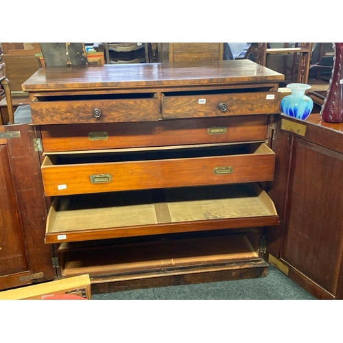 1708 - A good quality mahogany linen press with drawers and shells behind doors