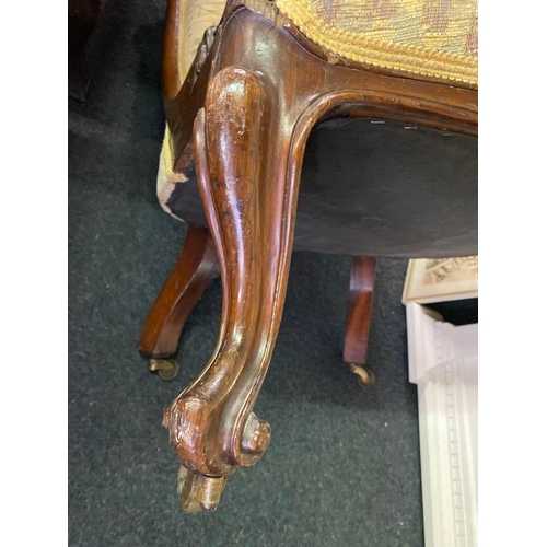 1710 - A Victorian spoon back chair on cabriole legs