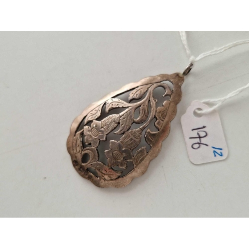 176 - A large silver floral pendant, 17 g