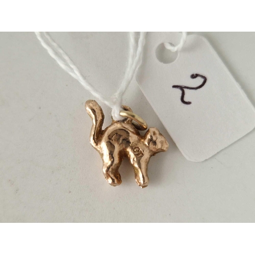 2 - A novelty cat charm, 9ct, 2.7 g