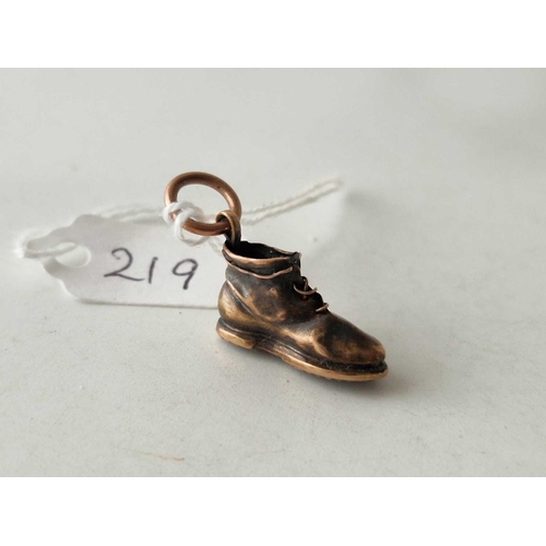 219 - An antique boot charm pendant, 15ct