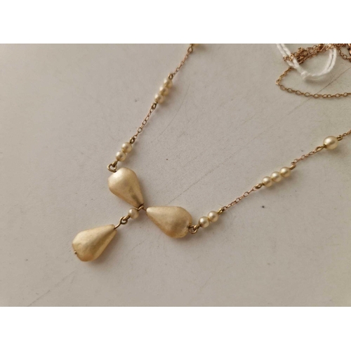 261 - A fancy pearl necklace 9ct 16 inch