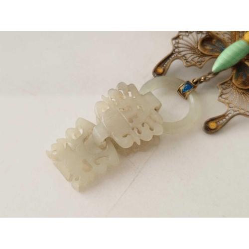 264 - A UNUSUAL GILT BUTTERFLY BROOCH WITH CARVED JADE PENDANT