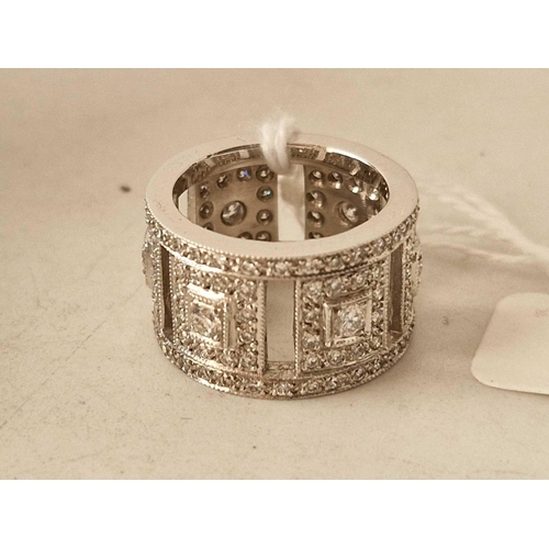 272 - FIFTH AVE USA �  IMPRESSIVE (1.89 carat) DIAMOND ENCRUSTED 18ct gold full ET ring sz J