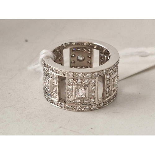 272 - FIFTH AVE USA �  IMPRESSIVE (1.89 carat) DIAMOND ENCRUSTED 18ct gold full ET ring sz J