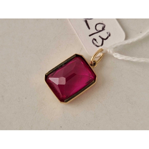 293 - A gold mounted red stone pendant, 3.9 g