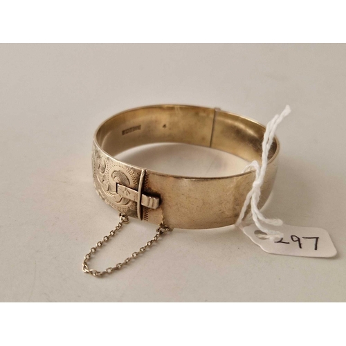 297 - A silver hinged bangle, 48 g